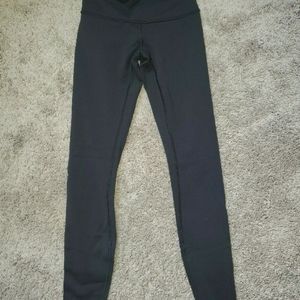 Black Lululemon leggings in excellent condition